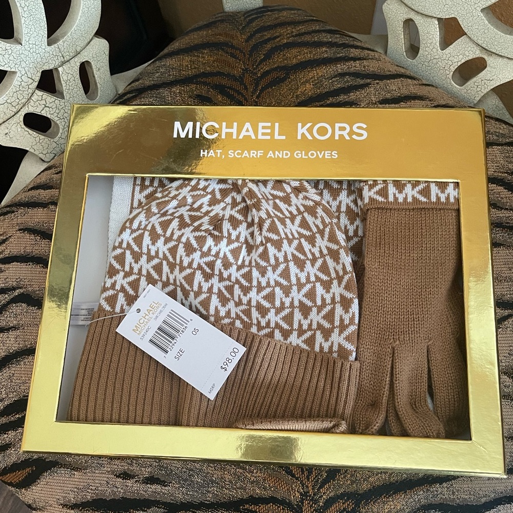 Michael KORS hat,scarf and gloves